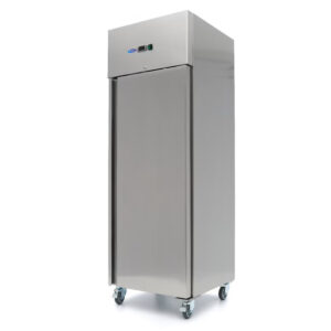Chladnička – 400 L – 3 police | Maxima 09400131 je nerezová gastro chladnička s ventilovaným chladením a digitálnou reguláciou -2 až +10 °C.