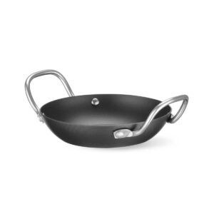 Panvica WOK ⌀144 mm | Hendi 627914 s dvomi praktickými rukoväťami, ktoré uľahčujú manipuláciu s panvicou pri podávaní jedál.