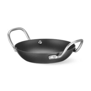 Panvica WOK ⌀184 mm | Hendi 627938 s dvomi praktickými rukoväťami, ktoré uľahčujú manipuláciu s panvicou pri podávaní jedál.