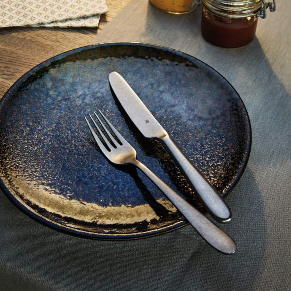 Súprava príborov WMF Sara Stone 60 ks pre 12 osôb z odolnej nereze Cromargan® 18/10 s matnou úpravou Stonewashed, ideálna voľba pre gastro prevádzky.