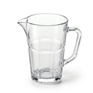 Sklenený džbán na nápoje – 1 L z odolného skla s tvarovaným výlevom. Ideálny na servírovanie studených nápojov v gastro prevádzkach aj domácnostiach.