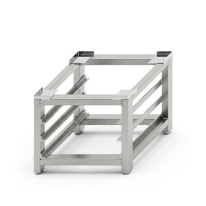 Podstavec pod myčku nádobí 610 × 600 × 500 mm s prostorem pro 3 koše 500 × 500 mm. Praktické řešení pro gastronomické provozy.