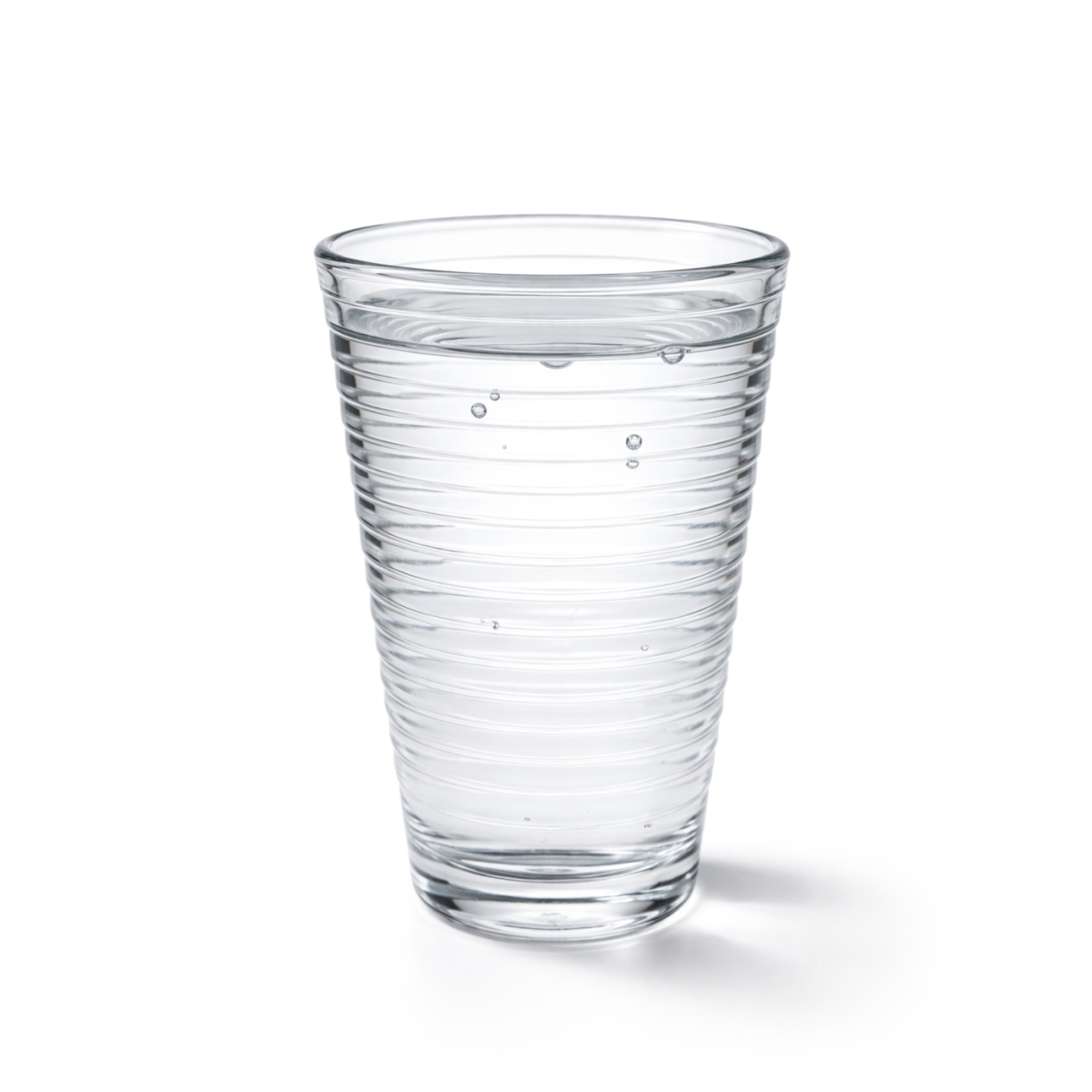 Skleněná vroubkovaná sklenice na vodu Gastrokitchen o objemu 300 ml. Elegantní čiré sklo na vodu, limonády a další studené nápoje.