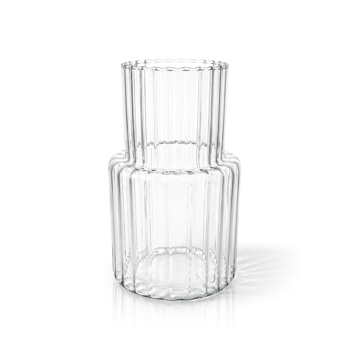 Skleněná váza s vroubkováním Ø 14,5 x 25 cm je vhodná na čerstvé květiny i sušené dekorace. Elegantní doplněk do gastronomických provozů i domácností.