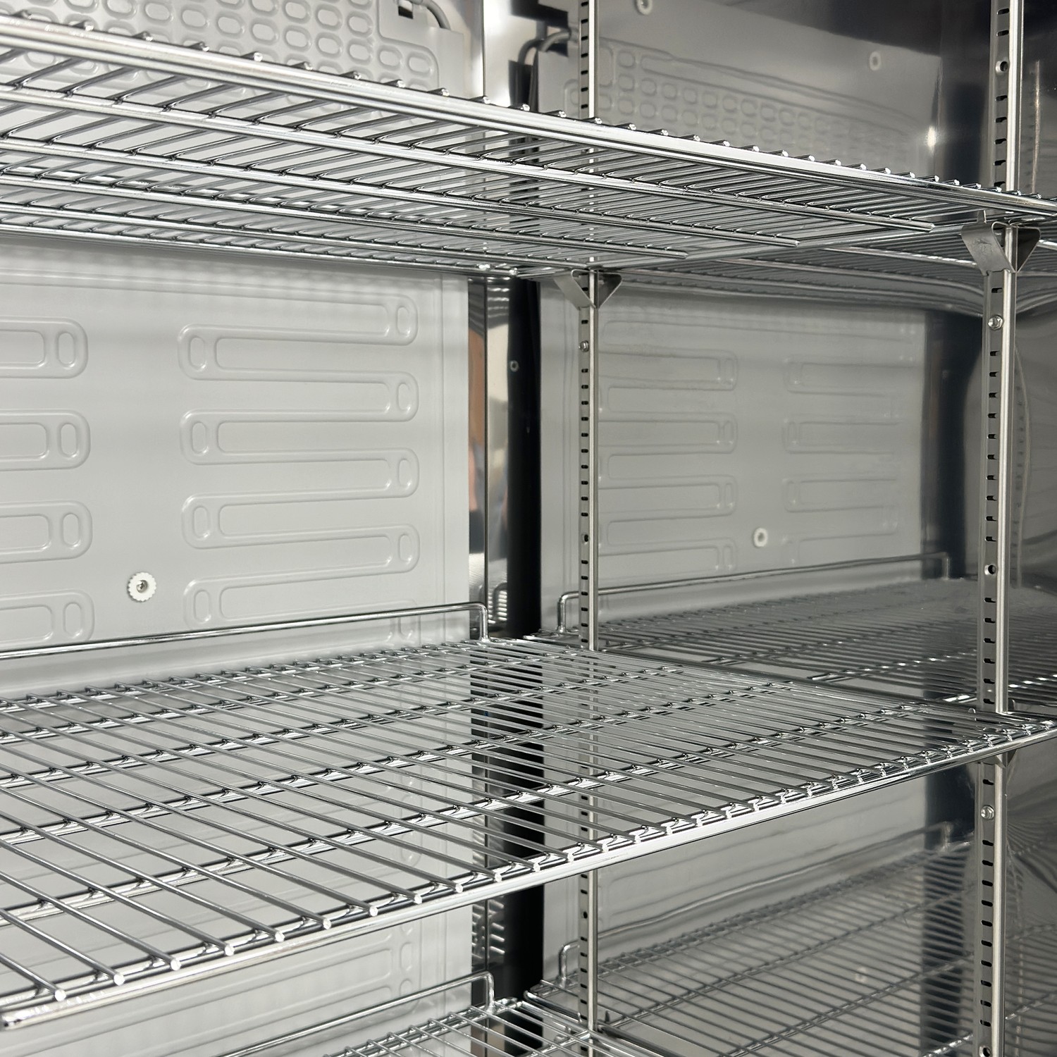 Chladicí skříň s plnými dveřmi, nerez UR 600 SS | TEFCOLD