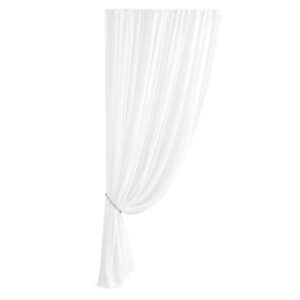 Bílá průsvitná polyesterová záclona, elegantně stažená ozdobnou šňůrou, 150x600 cm.