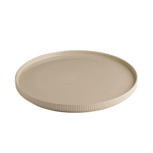 Mělký porcelánový talíř Grid APS, béžový, s žebrovaným okrajem, průměr 32 cm.
