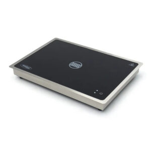 Černá indukční ohřívací deska s rámem z nerezové oceli, obdélníková, pro gastro provozy.